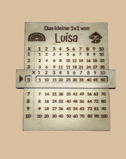Personalisierte Mathe-Lerntafel aus Holz, das kleines 1x1, Schulkind 2026