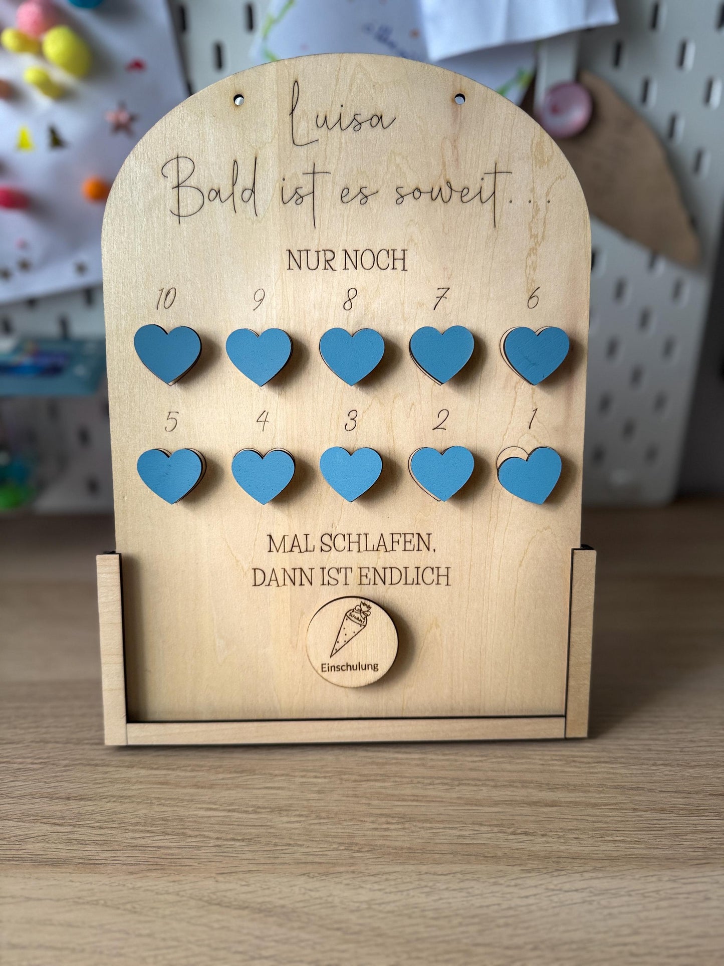Personalisierte Countdown Tafel aus Holz | Klett Herzen & Buttons | Einschulung, Urlaub, Geburtstag | Kinder Geschenk Idee