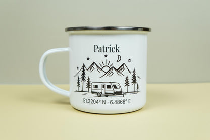 Personalisiertes Camping Geschenk Set - Brettchen + Tasse – Spruch, Koordinaten oder Wunschspruch – Geschenk für Camper, Vanlife & Outdoor
