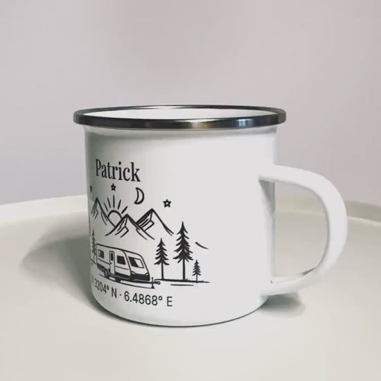 Personalisiertes Camping Geschenk Set - Brettchen + Tasse – Spruch, Koordinaten oder Wunschspruch – Geschenk für Camper, Vanlife & Outdoor